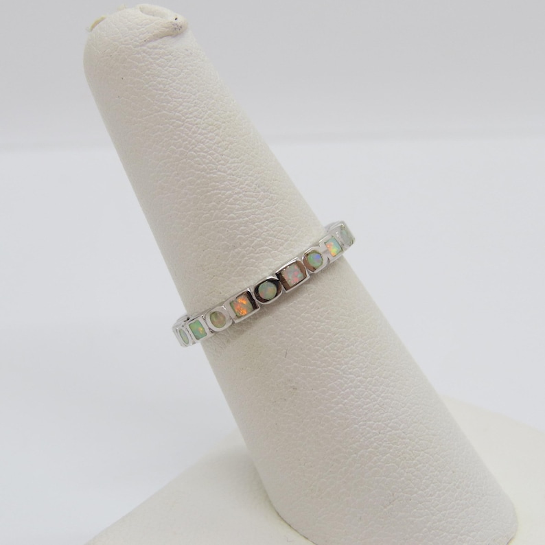 Anillo vintage de plata de ley con incrustaciones redondas y cuadradas de ópalo, talla 6 imagen 4