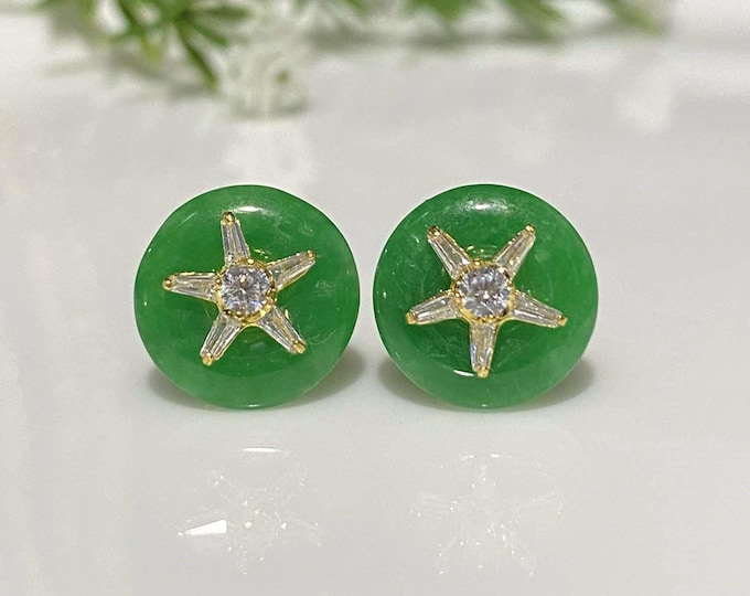 Vintage 18K Solid Yellow Gold Natural Apple Green Jadeite Jade, White Topaz Star Screw Back Earrings.