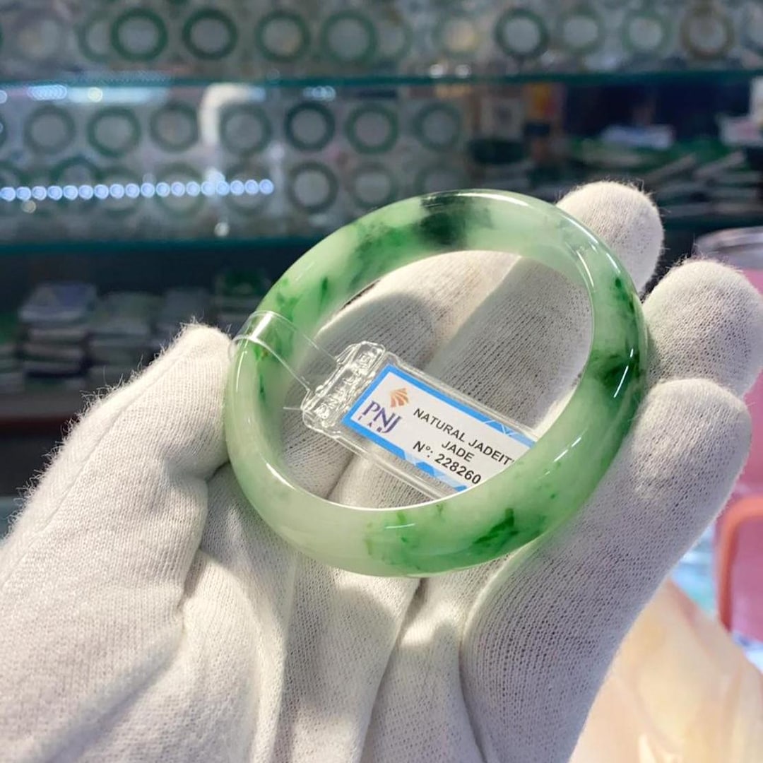 Vintage Translucent Natural Green Jadeite Jade Bangle Bracelet