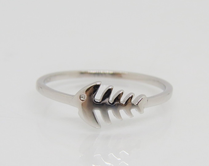 Vintage Sterling Silver Fish Skeleton Tiny Ring Size 7