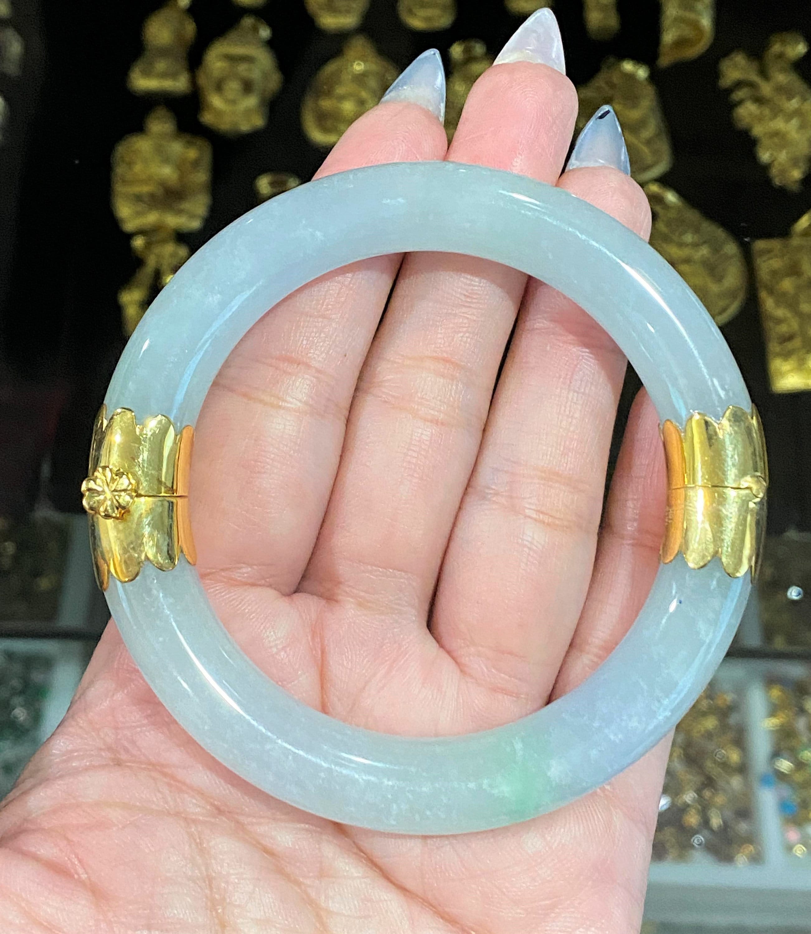 Vintage 18K Solid Yellow Gold Translucent Light Green Green Vintage 18K Solid Yellow Gold Translucent Light Green Green