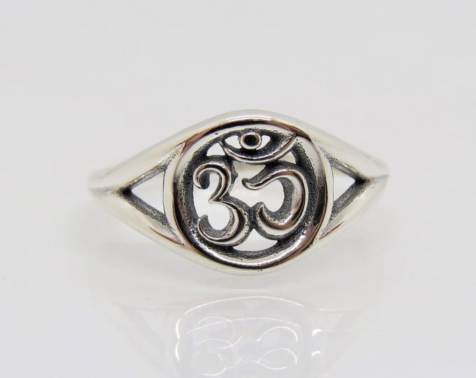 Vintage Sterling Silver OM Ring Size 8