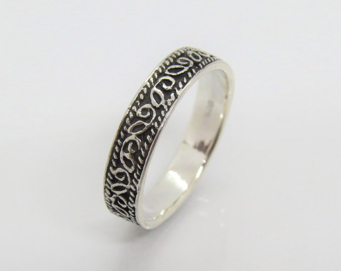 Vintage Sterling Silver Carved Band Ring Size 9