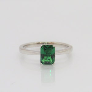 Vintage Sterling Silver Radiant Cut Emerald Ring Size 7