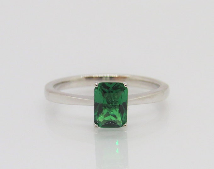 Vintage Sterling Silver Radiant Cut Emerald Ring Size 7