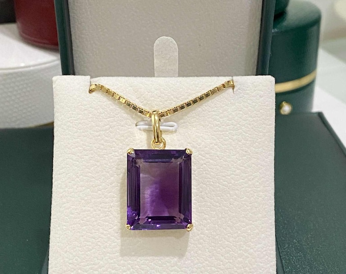 Vintage 14K Solid Yellow Gold 33ctw Natural Emerald cut Amethyst Pendant.