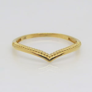 Vintage 14K Solid Yellow Gold V Shape Ring Size 7