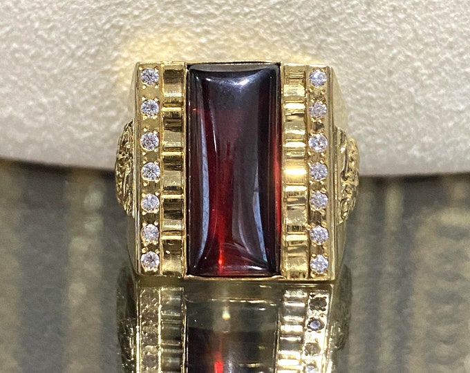 Vintage 15K 610 Yellow Gold Garnet Cabochon  & White Topaz Men's Ring Size 10.5