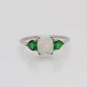 Vintage Sterling Silver White Opal & Emerald Ring Size 6