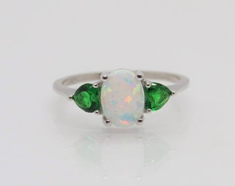 Vintage Sterling Silver White Opal & Emerald Ring Size 6