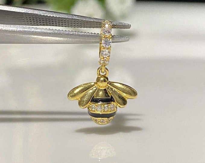 Vintage 15K 610 Solid Yellow Gold White Topaz, Ruby Cat Charm Pendant.