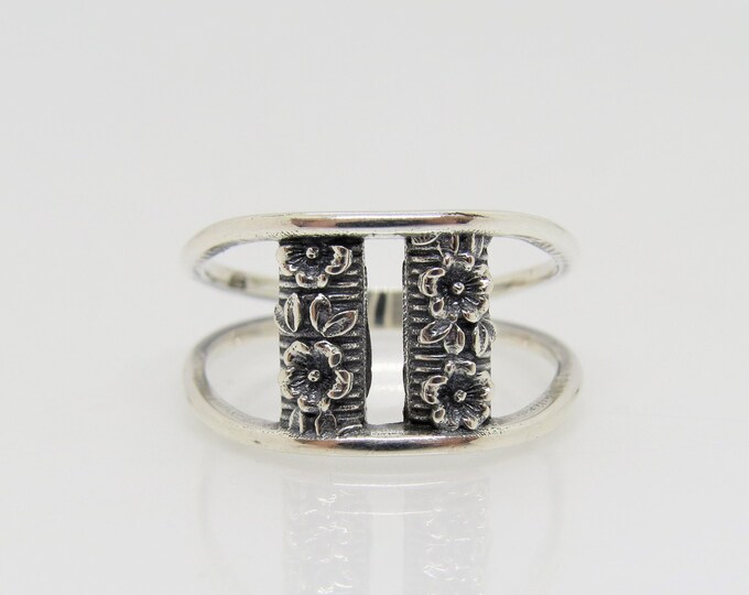 Sterling Silver Flowers Ring Size 8