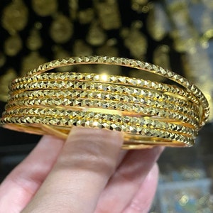 18K Yellow Gold 7 Pieces Set Bangle Diamond Cut. 55mm, Vintage Bangle.