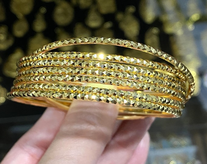 18K Yellow Gold 7 Pieces Set Bangle Diamond Cut. 59mm, Vintage Bangle.