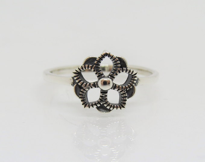 Sterling Silver Flower Ring Size 7