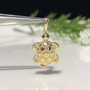 Vintage 14K Solid Gold Black Sapphire Turtle Pendant.