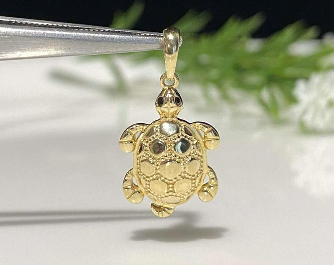 Vintage 14K Solid Gold Black Sapphire Turtle Pendant.