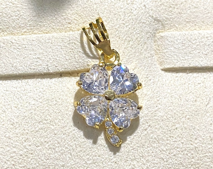 Vintage 15K 610 Solid Yellow Gold White Topaz Clover Leaf Pendant.