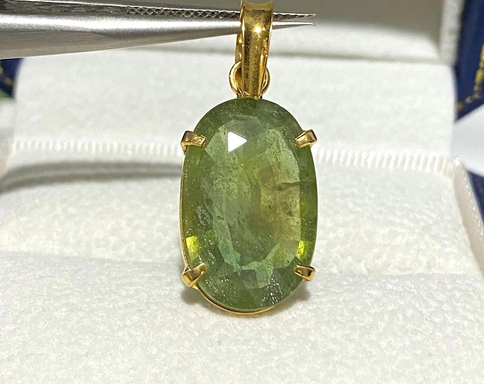 Vintage 14K Solid Yellow Gold 10.5ct Natural Oval Green Sapphire Pendant.