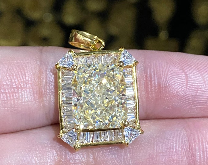 Vintage 15K 610 Solid Gold Light Yellow Sapphire & White Topaz Pendant.