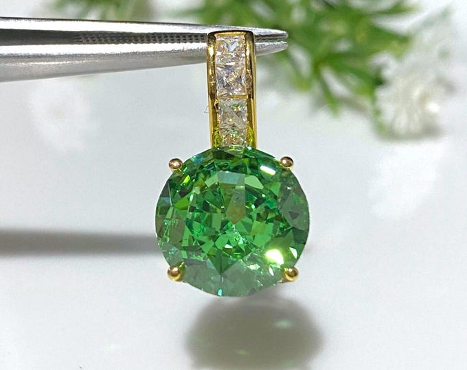 Vintage 15K 610 Solid Gold Round cut Peridot & White Topaz Pendant.