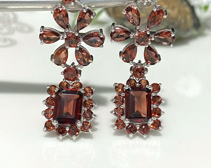 Vintage Sterling Silver Natural Garnet Flower Dangle Earrings.
