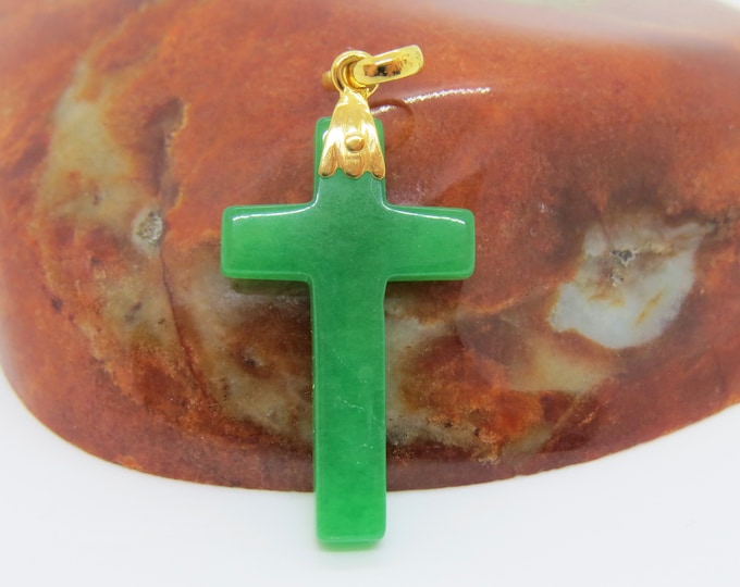 Vintage 14K Solid Yellow Gold Apple Green Jadeite Jade Cross Pendant