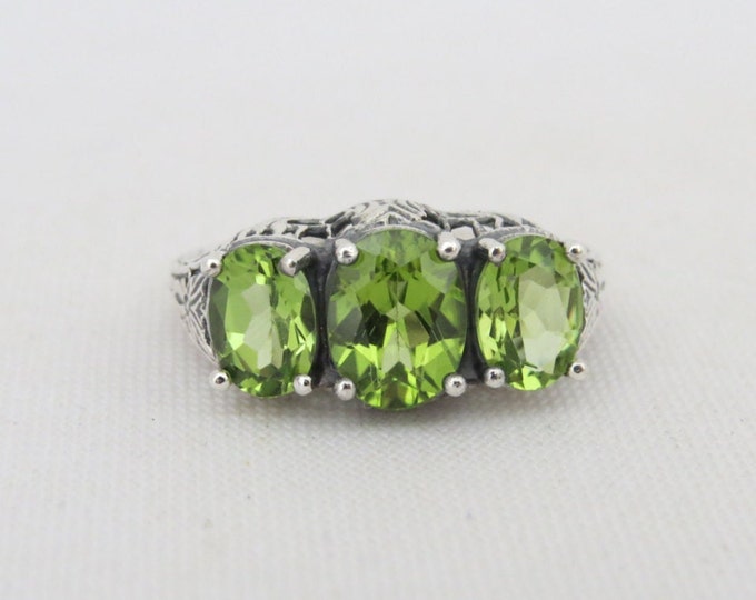 Vintage Sterling Silver Natural Peridot Filigree Ring Size 8