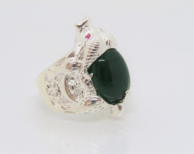 Vintage Sterling Silver Green Onyx Cabochon & Ruby OX Ring Size 8.5