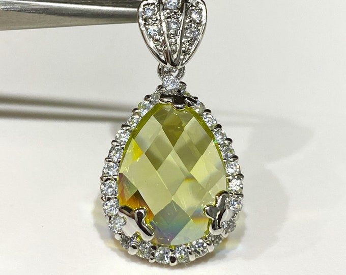 Vintage Sterling Silver Peridot & White Topaz Pendant.