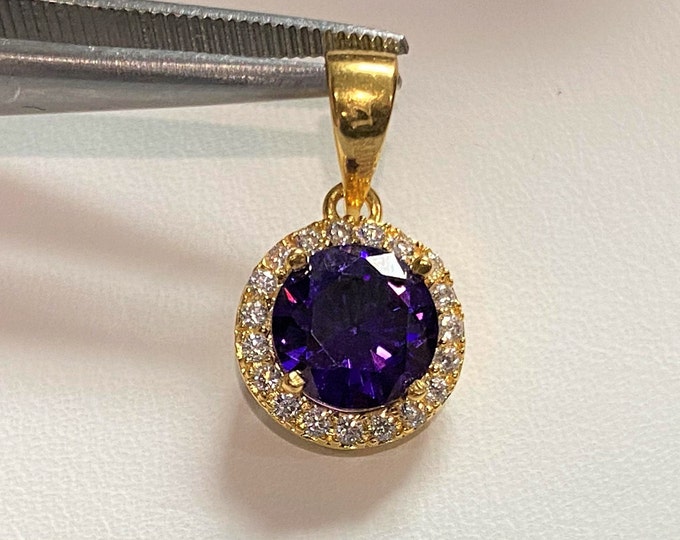Vintage 18K Solid Gold Amethyst & White Topaz Solitaire Pendant.