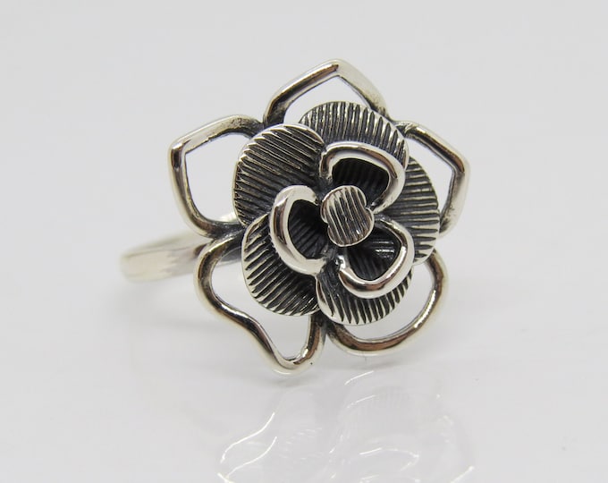 Vintage Sterling Silver Flower Ring Size 7