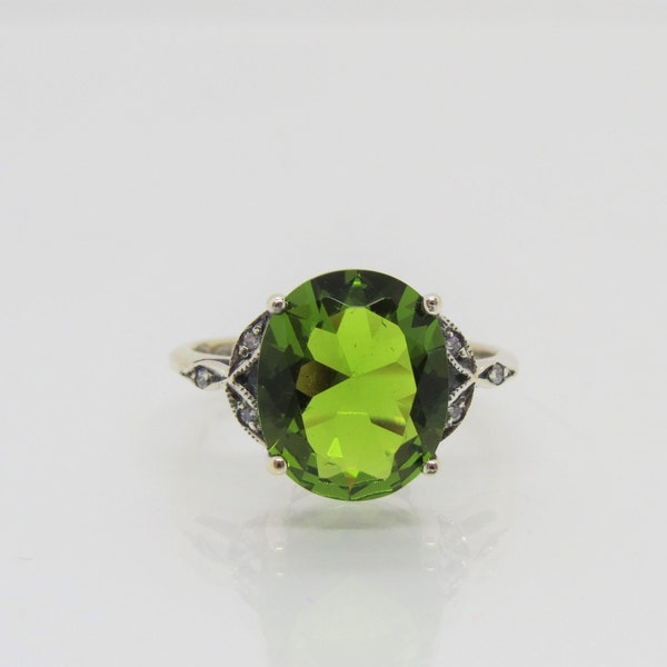 Vintage Sterling Silver Oval Peridot & White Topaz Ring Size 9