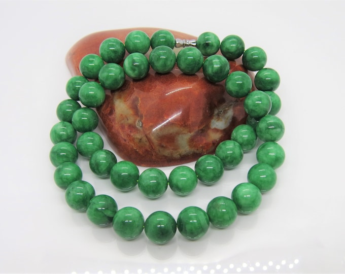 Vintage Translucent Apple Green Jadeite Jade Necklace 22'' Length