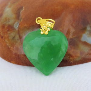 Vintage 24K 980 Solid Gold Apple Green Jadeite Jade Heart Pendant