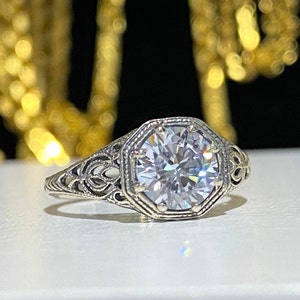 Vintage Sterling Silver Round cut White Topaz Filigree Ring Size 8