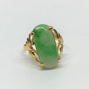 Vintage 18K Solid Yellow Gold Saddle Green Jadeite Jade Ring Size 7.5