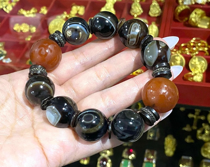 Vintage Tibetan Luk Mik Eye Dzi Bead Red, Brown, White Agate Bracelet.