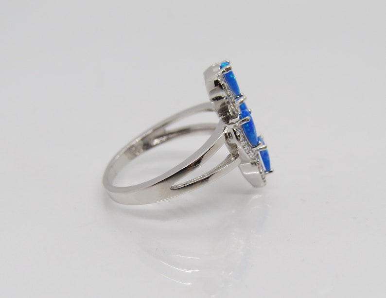 Vintage Sterling Silver Blue Opal /& White Topaz Ring Size 6