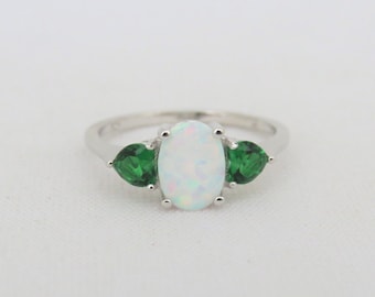Vintage Sterling Silver White Opal & Emerald Ring Size 10