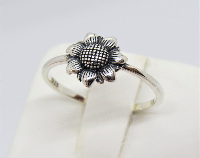Vintage Sterling Silver Sunflower Flower thin band Ring Size 7