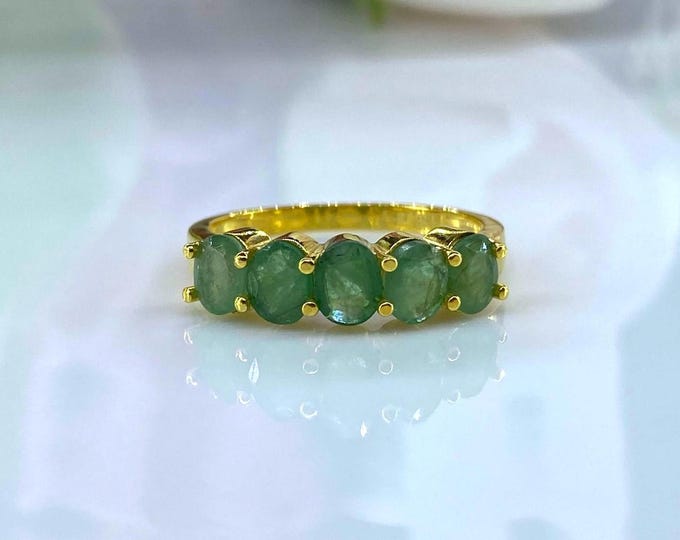 Vintage 14K Solid Yellow Gold Natural Oval Emerald Ring Size 7.5