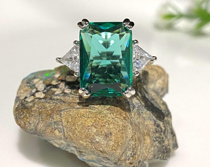 Vintage Sterling Silver Emerald & White Topaz Ring Size 7
