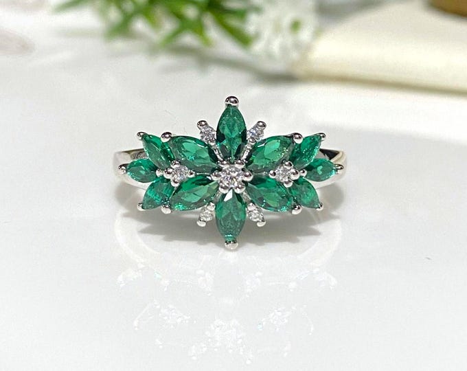 Vintage Sterling Silver Emerald & White Topaz Ring Size 7