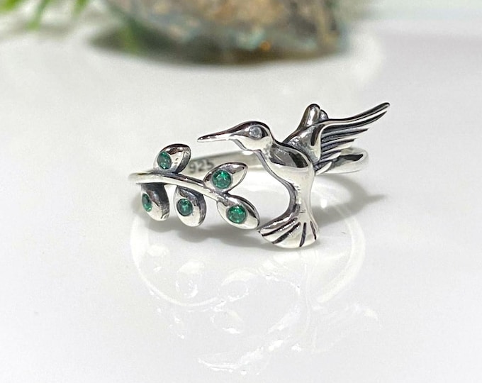 Vintage Sterling Silver Emerald & White Topaz Hummingbird Leaf Ring Size 7