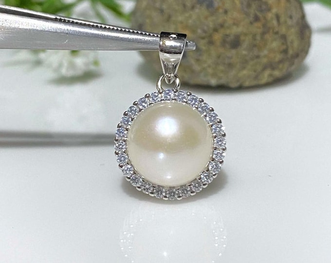 Vintage Sterling Silver Freshwater Pearl & White Topaz Pendant.