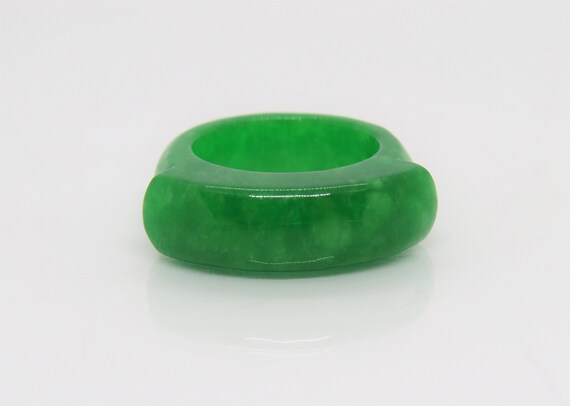 Vintage Translucent Green Jadeite Jade Saddle Band