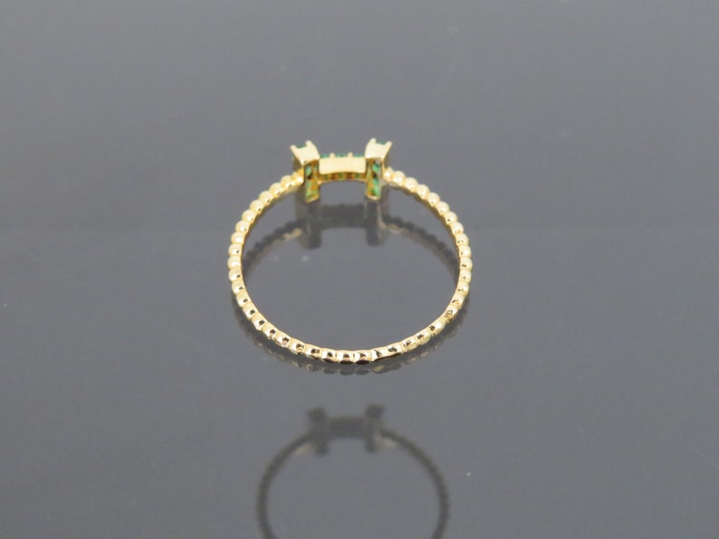 Vintage 18K Solid Yellow Gold Emerald Letter H Band Ring Size 6