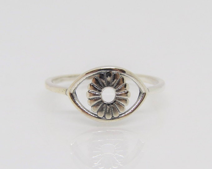 Vintage Sterling Silver Eye Flower, Evil Eye Ring Size 7