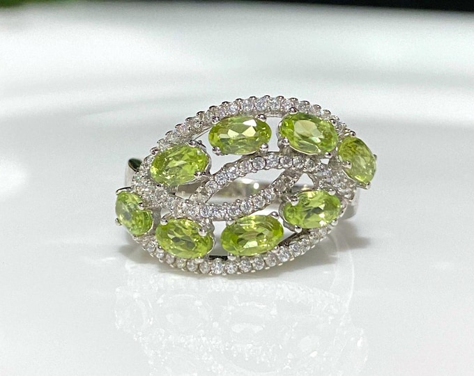 Vintage Sterling Silver Natural Peridot & White Topaz Ring Size 8